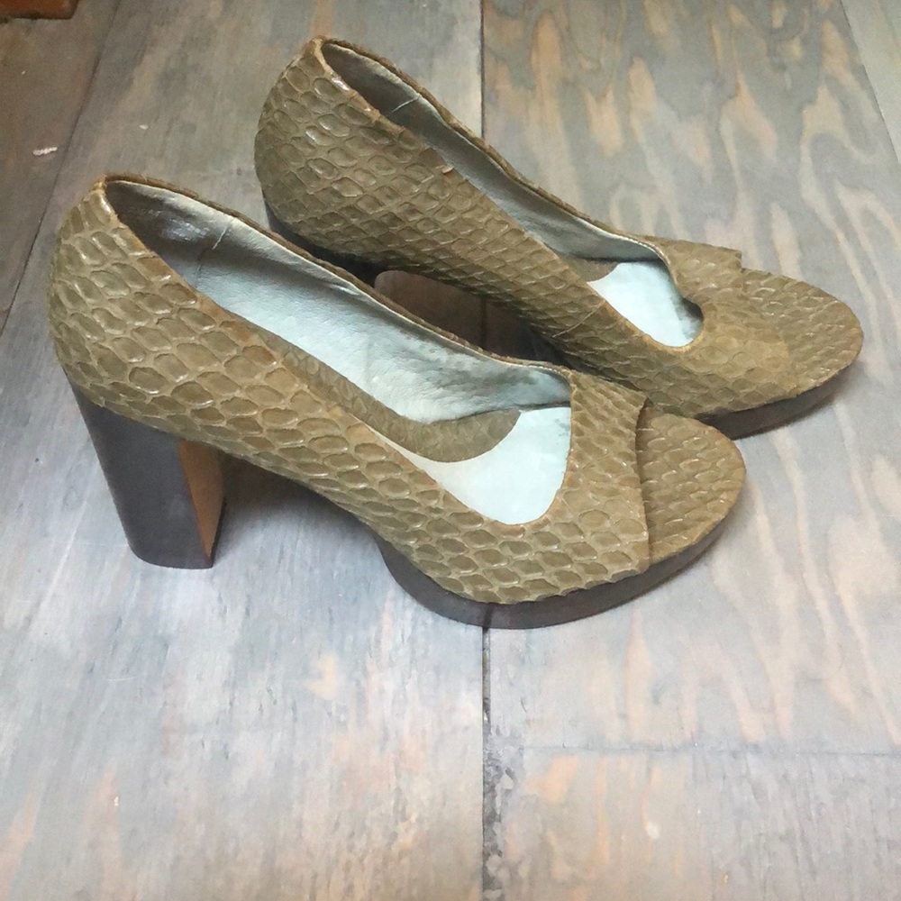 NWOT Kenneth Cole Reaction heels